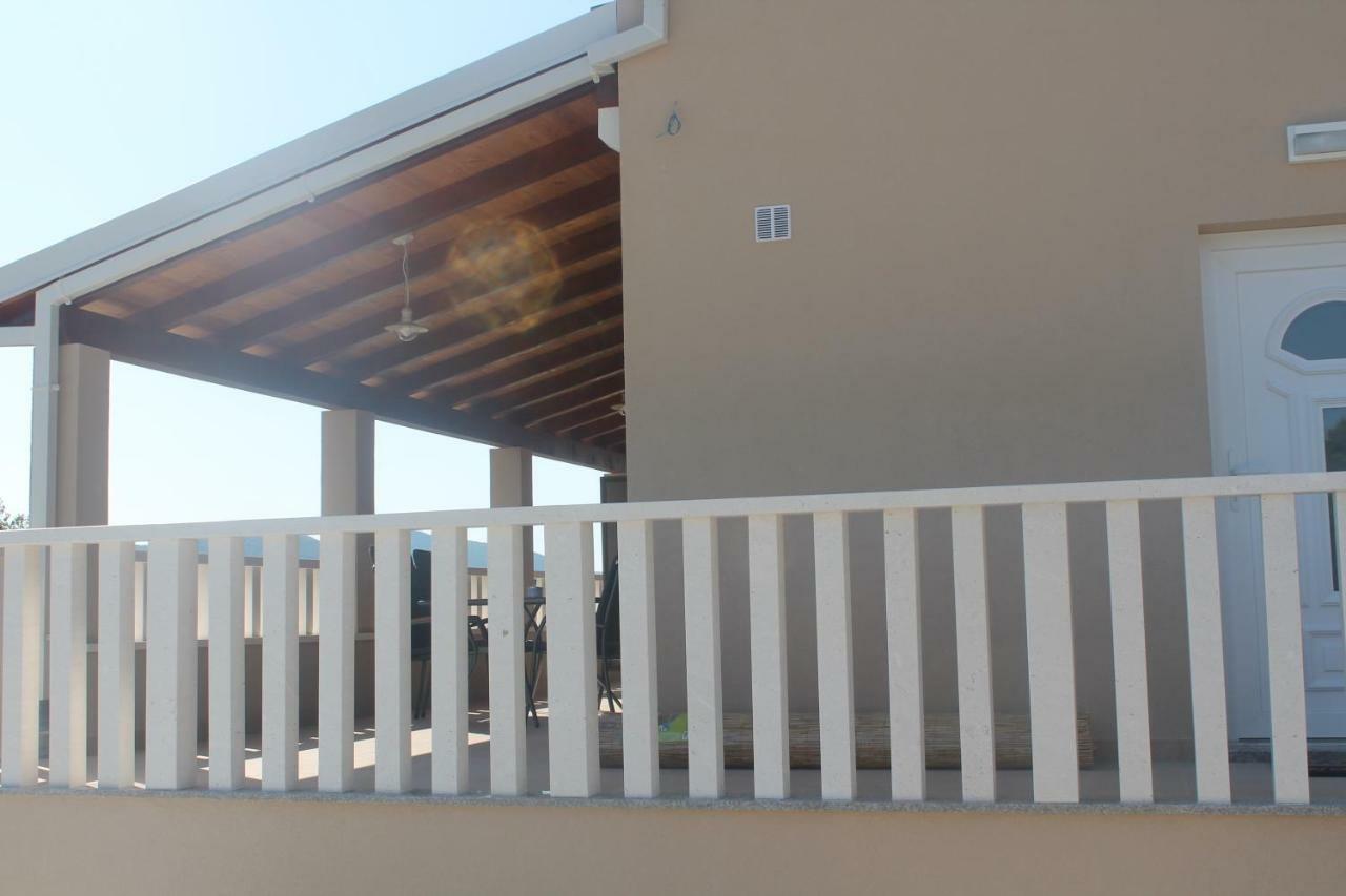 Paradise Brbinj Exterior photo